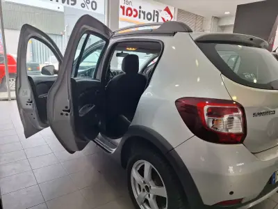 Dacia Sandero 2014 - 8490 EUR, 57546 km - AUTO.MOTO.pt - 57546km - foto 5 de 15