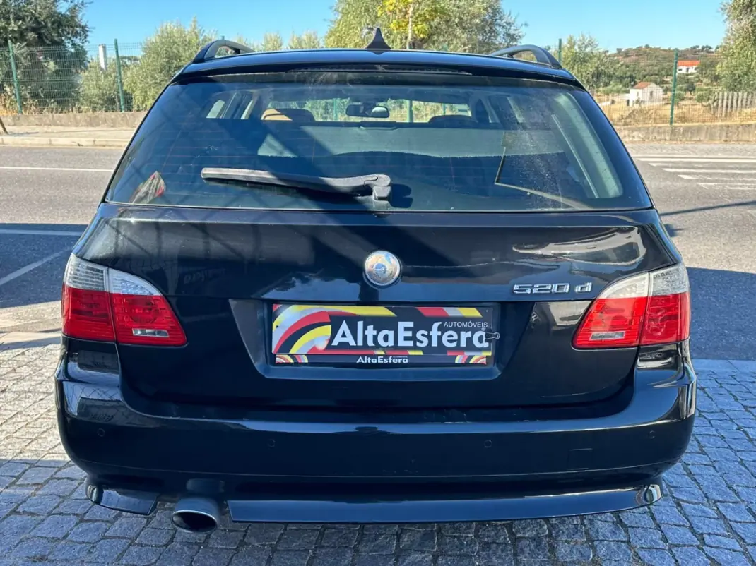 BMW 520 2009 - 8900 EUR, 290100 km - 290100km - foto 5 de 36