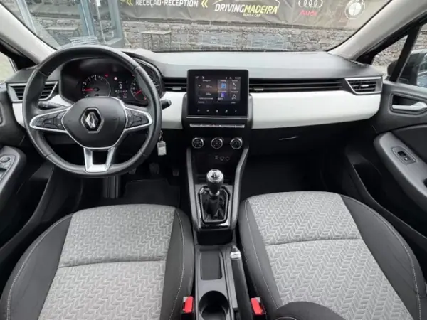 Renault Clio 2022 - 15500 EUR, 89995 km - AUTO.MOTO.pt - 89995km - foto 9 de 11