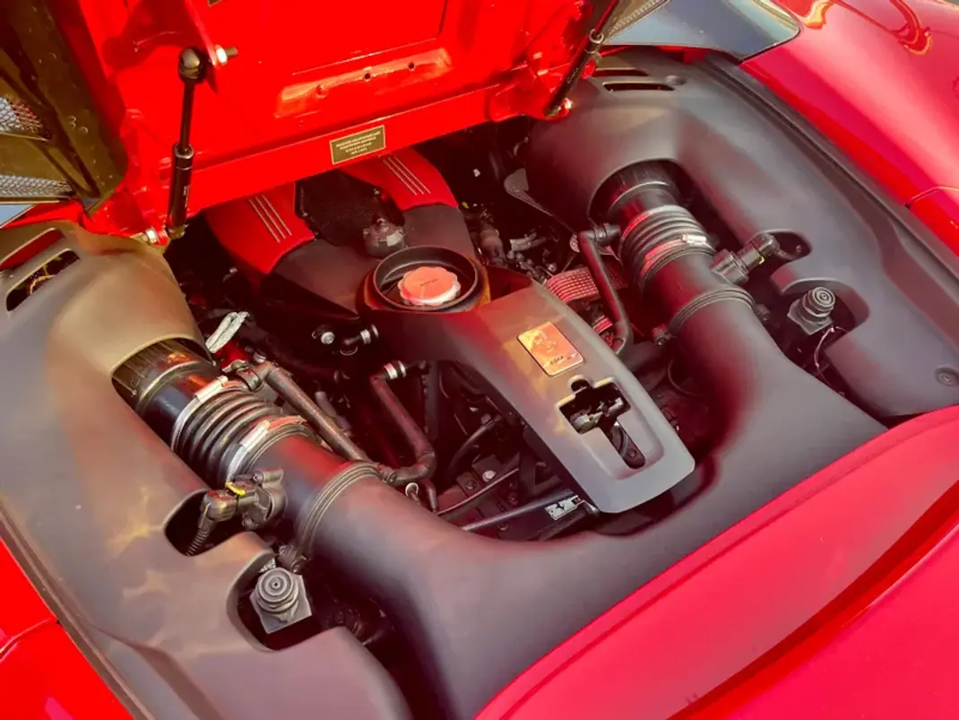 Ferrari 488 2017 - 299750 EUR, 26250 km - AUTO.MOTO.pt - 26250km - foto 13 de 26