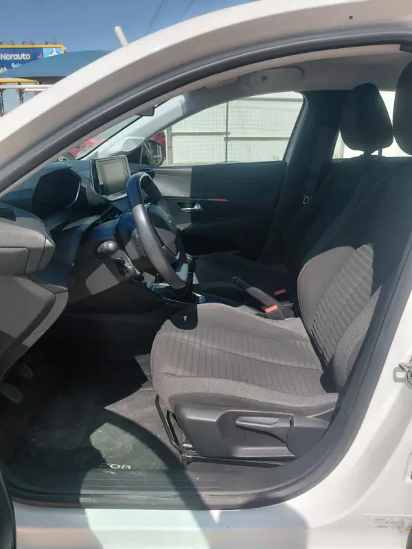 Peugeot 208 2022 - 13900 EUR, 69000 km - AUTO.MOTO.pt - 69000km - foto 3 de 11