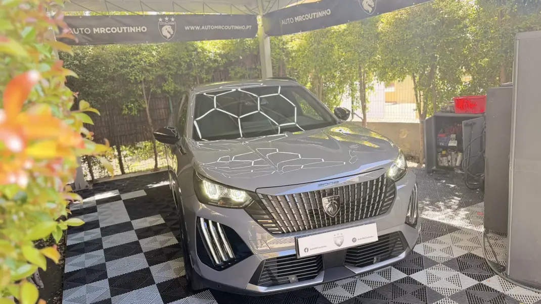 Peugeot e-2008 2025 - 25900 EUR, 13646 km - AUTO.MOTO.pt - 13646km - foto 3 de 22