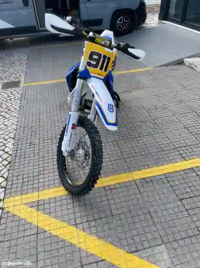 Husqvarna TC 300 2025 - 9500 EUR, 10 km - AUTO.MOTO.pt - 10km - foto 3 de 5