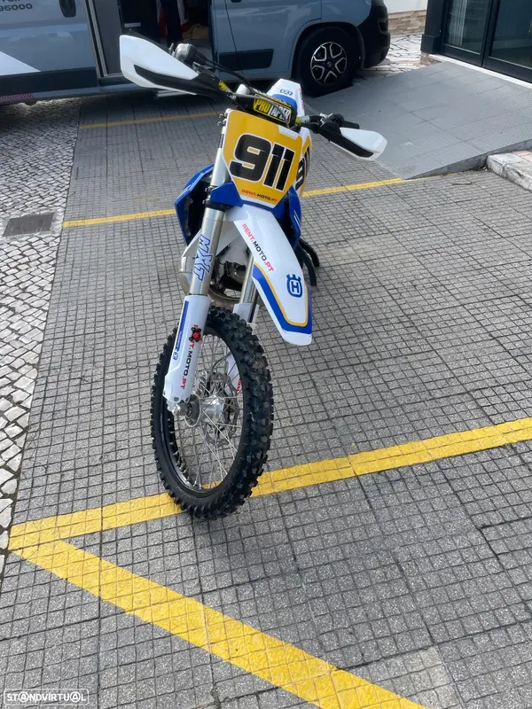 Husqvarna TC 300 2025 - 8999 EUR, 22 km - AUTO.MOTO.pt - 22km - foto 3 de 5