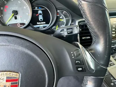 Porsche Panamera 2015 - 39900 EUR, 124815 km - AUTO.MOTO.pt - 124815km - foto 23 de 41