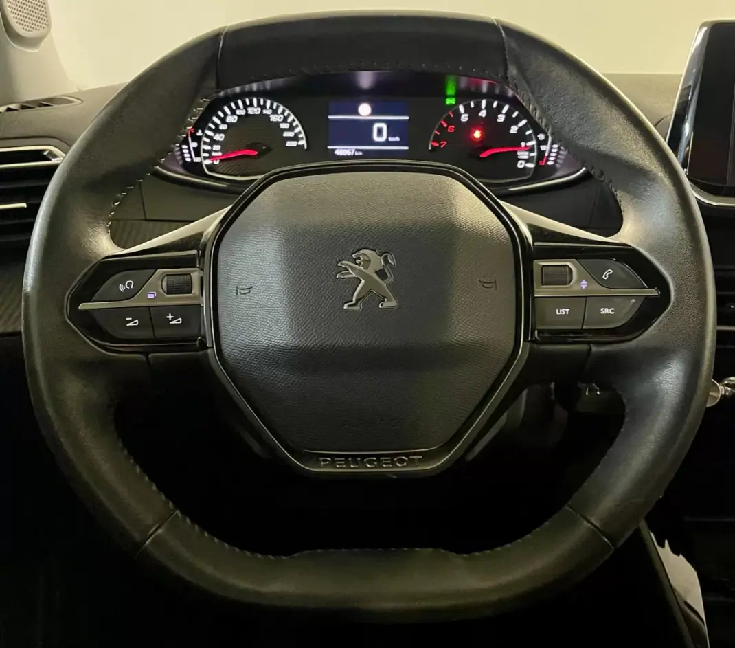 Peugeot 2008 2021 - 15250 EUR, 48000 km - AUTO.MOTO.pt - 48000km - foto 11 de 31