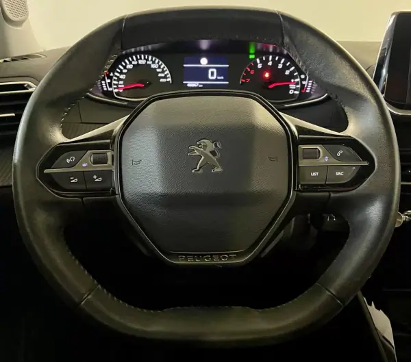 Peugeot 2008 2021 - 15250 EUR, 48000 km - AUTO.MOTO.pt - 48000km - foto 11 de 31