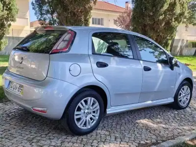 Fiat Punto 2014 - 6990 EUR, 73125 km - AUTO.MOTO.pt - 73125km - foto 6 de 15
