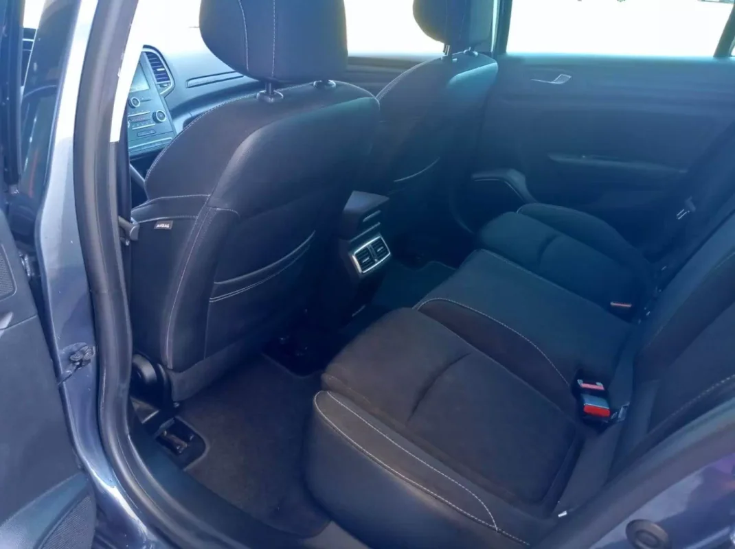 Renault Mégane Sport Tourer 2018 - 10990 EUR, 254300 km - AUTO.MOTO.pt - 254300km - foto 12 de 14