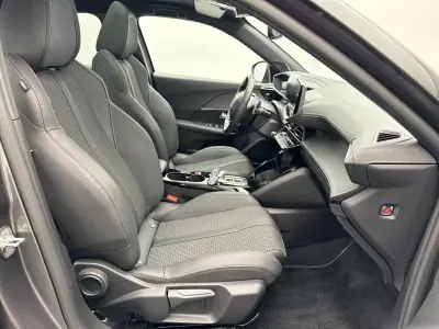 Peugeot 2008 2023 - 22390 EUR, 15000 km - 15000km - foto 8 de 13