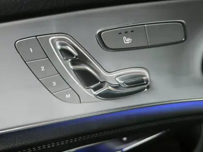 Mercedes-Benz E 300 2022 - 35950 EUR, 122245 km - AUTO.MOTO.pt - 122245km - foto 8 de 43