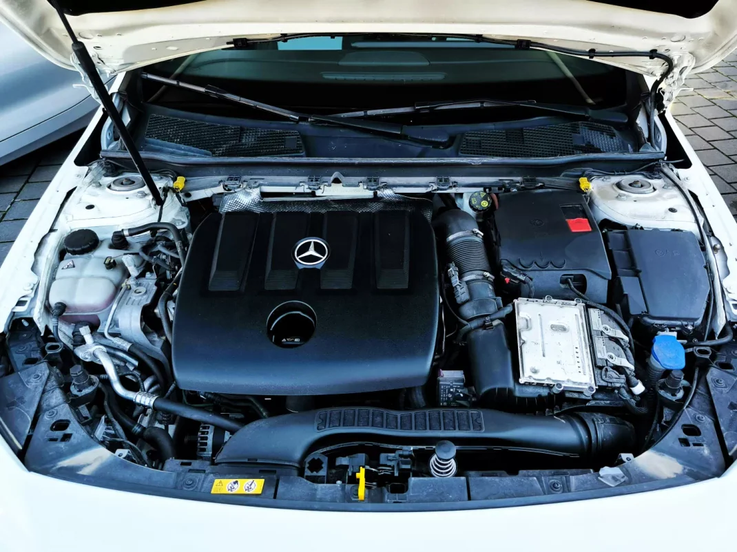 Mercedes-Benz A 180 Limousine 2020 - 25950 EUR, 134000 km - AUTO.MOTO.pt - 134000km - foto 41 de 42