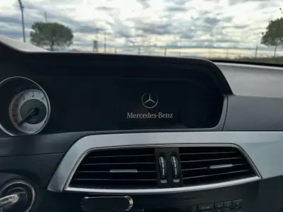 Mercedes-Benz C 180 2012 - 14950 EUR, 285000 km - AUTO.MOTO.pt - 285000km - foto 14 de 20