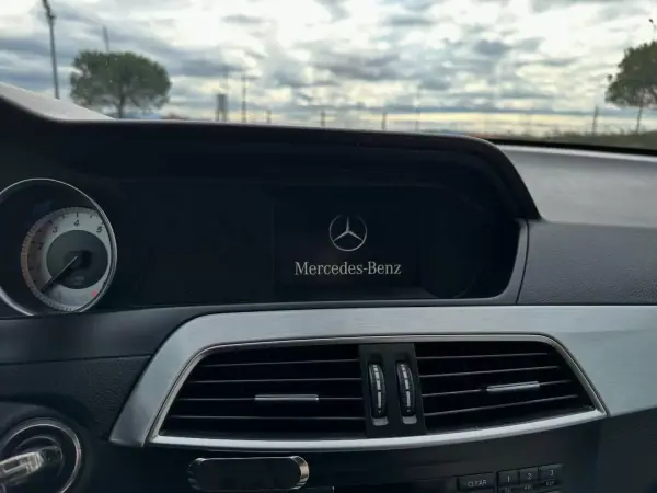 Mercedes-Benz C 180 2012 - 14950 EUR, 285000 km - AUTO.MOTO.pt - 285000km - foto 14 de 20