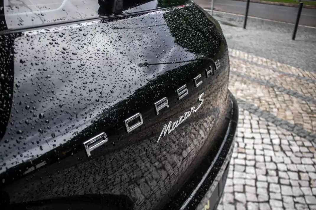 Porsche Macan 2018 - 54990 EUR, 99798 km - AUTO.MOTO.pt - 99798km - foto 13 de 45