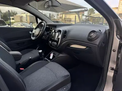 Renault Captur 2018 - 14500 EUR, 48000 km - AUTO.MOTO.pt - 48000km - foto 16 de 32