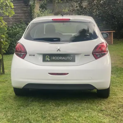 Peugeot 208 2016 - 9990 EUR, 103782 km - AUTO.MOTO.pt - 103782km - foto 2 de 19