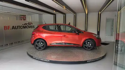 Renault Clio 2014 - 7900 EUR, 194340 km - AUTO.MOTO.pt - 194340km - foto 8 de 47
