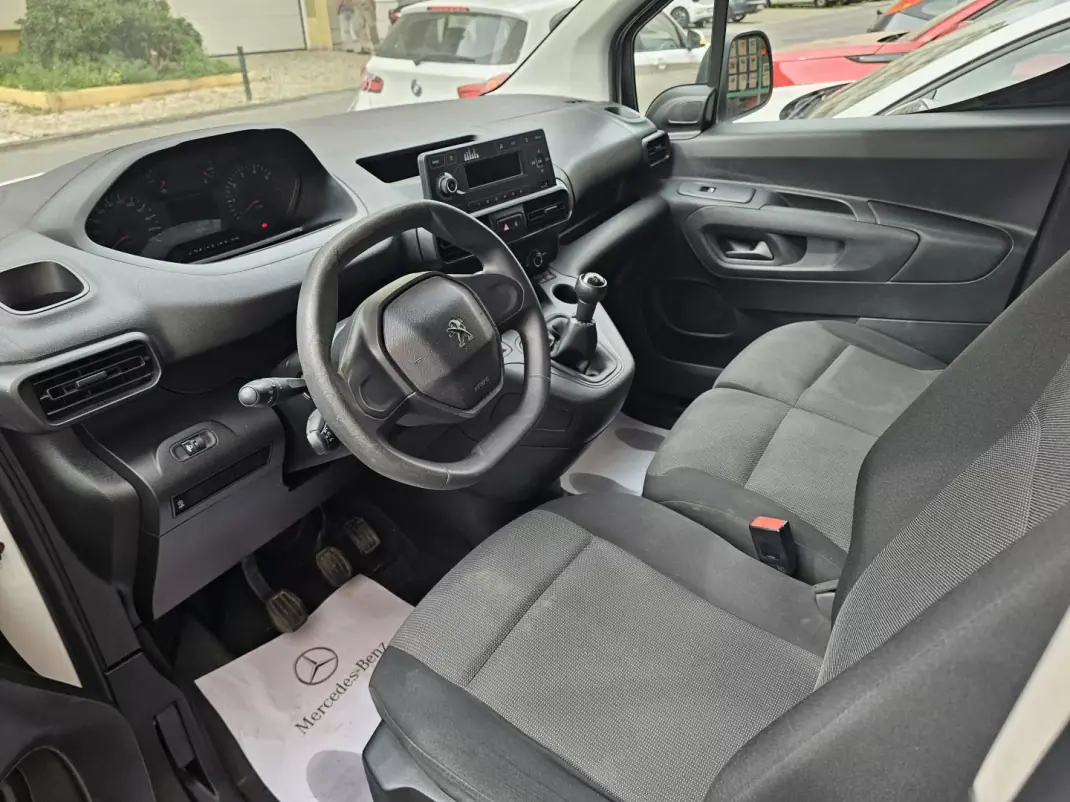 Peugeot Partner 1.5 BlueHDI Pro Longa 3L 2020 - 12900 EUR, 187531 km - AUTO.MOTO.pt - 187531km - foto 8 de 13