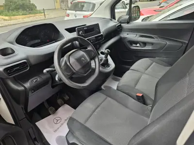 Peugeot Partner 1.5 BlueHDI Pro Longa 3L 2020 - 12900 EUR, 187531 km - AUTO.MOTO.pt - 187531km - foto 8 de 13