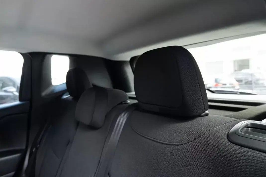 Jeep Renegade 2020 - 18500 EUR, 99000 km - AUTO.MOTO.pt - 99000km - foto 16 de 31