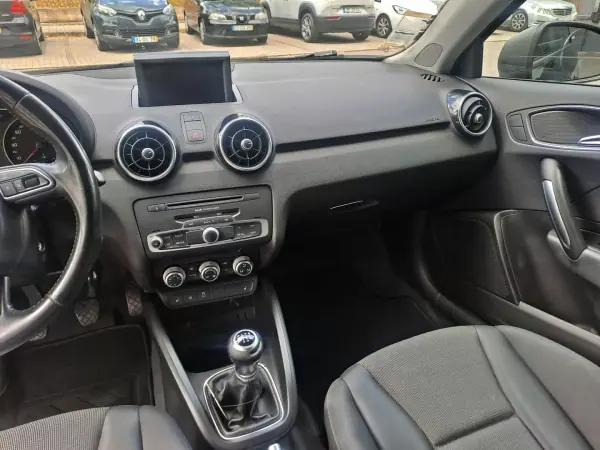 Audi A1 2012 - 8990 EUR, 206000 km - AUTO.MOTO.pt - 206000km - foto 11 de 20