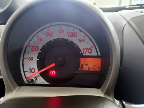 Peugeot 107 2011 - 5980 EUR, 84000 km - AUTO.MOTO.pt - 84000km - foto 16 de 21