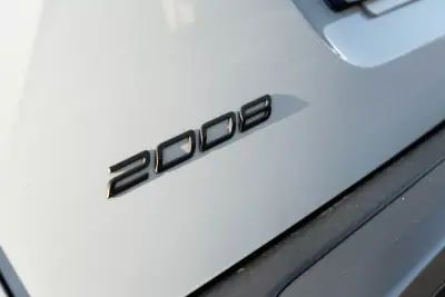 Peugeot 2008 2023 — foto 5 de 20