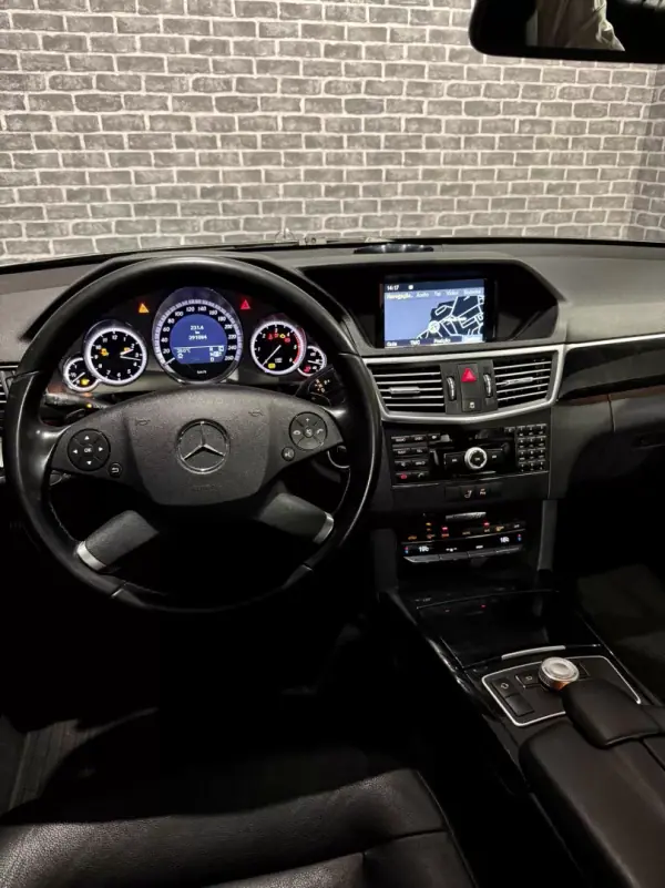 Mercedes-Benz E 350 2010 - 12990 EUR, 280000 km - AUTO.MOTO.pt - 280000km - foto 12 de 12