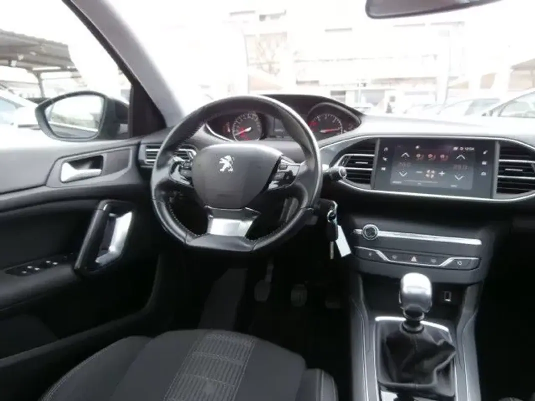 Peugeot 308 2019 - 15250 EUR, 160913 km - AUTO.MOTO.pt - 160913km - foto 14 de 37