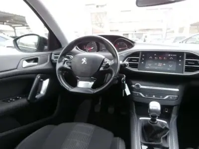 Peugeot 308 2019 - 15250 EUR, 160913 km - AUTO.MOTO.pt - 160913km - foto 14 de 37