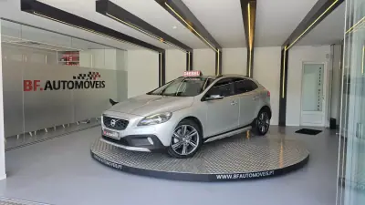 Volvo V40 Cross Country 2013 - 9900 EUR, 239930 km - AUTO.MOTO.pt - 239930km - foto 2 de 55