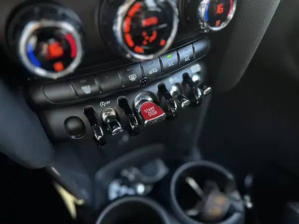 MINI 5 Portas 2019 - 15790 EUR, 179000 km - AUTO.MOTO.pt - 179000km - foto 29 de 39