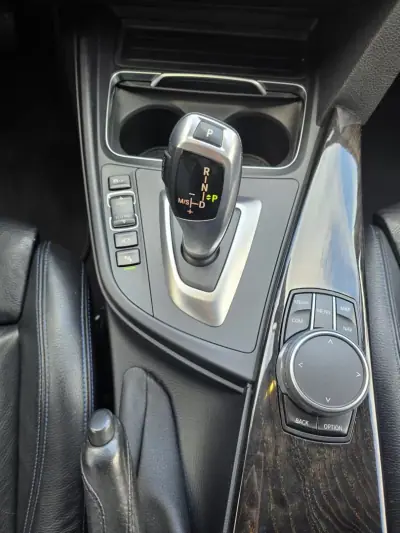 BMW 318 2018 - 19950 EUR, 170000 km - AUTO.MOTO.pt - 170000km - foto 12 de 18