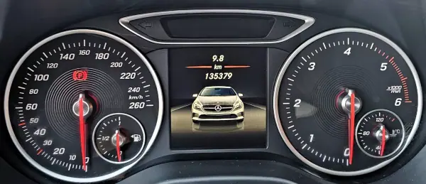 Mercedes-Benz A 180 2018 - 18500 EUR, 130000 km - AUTO.MOTO.pt - 130000km - foto 12 de 25