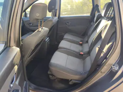 Renault Grand Scénic 2014 — photo 5 of 10