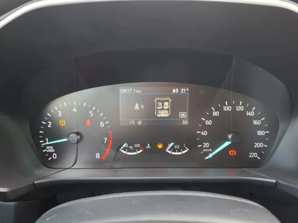 Ford Kuga 2021 - 21000 EUR, 59800 km - AUTO.MOTO.pt - 59800km - foto 20 de 36