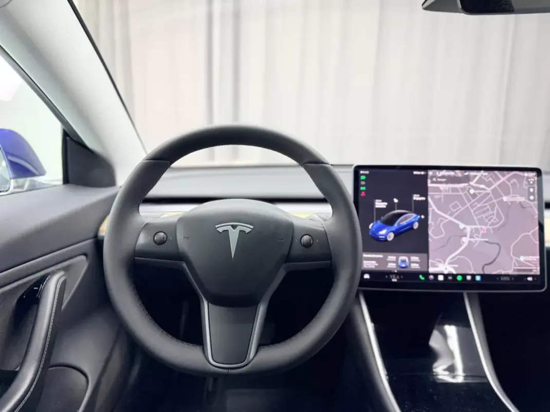 Tesla Model 3 2019 - 17000 EUR, 233000 km - AUTO.MOTO.pt - 233000km - foto 16 de 20