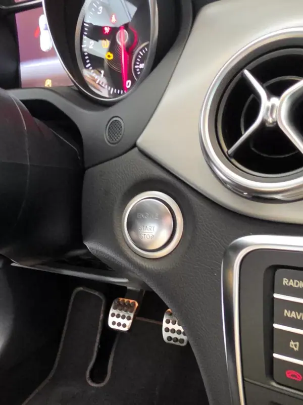 Mercedes-Benz GLA 180 2018 - 24900 EUR, 41570 km - 41570km - foto 40 de 52