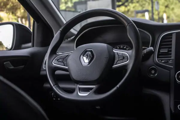 Renault Mégane 2023 - 17990 EUR, 118119 km - AUTO.MOTO.pt - 118119km - foto 32 de 41