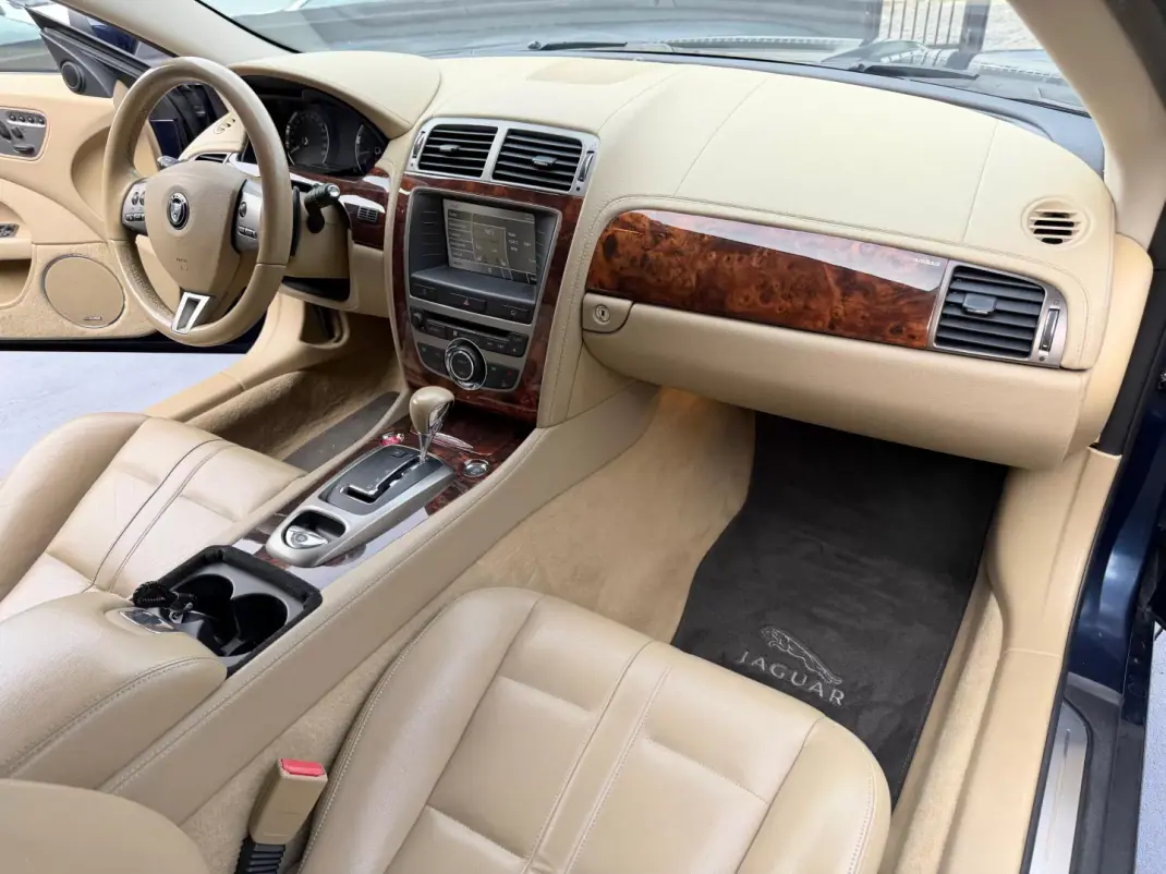 Jaguar XK 2006 - 38500 EUR, 186000 km - AUTO.MOTO.pt - 186000km - foto 12 de 15