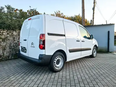 Citroën Berlingo 2017 - 8500 EUR, 331000 km - AUTO.MOTO.pt - 331000km - foto 6 de 13