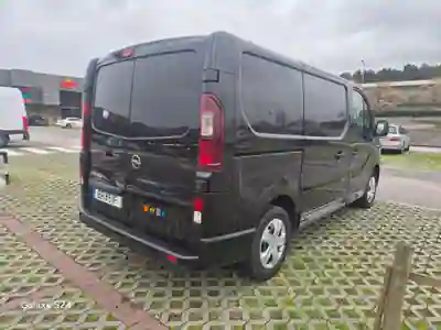 Opel Vivaro 2018 - 12900 EUR, 220000 km - AUTO.MOTO.pt - 220000km - foto 4 de 12