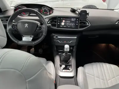 Peugeot 308 2018 - 11890 EUR, 159000 km - AUTO.MOTO.pt - 159000km - foto 19 de 35