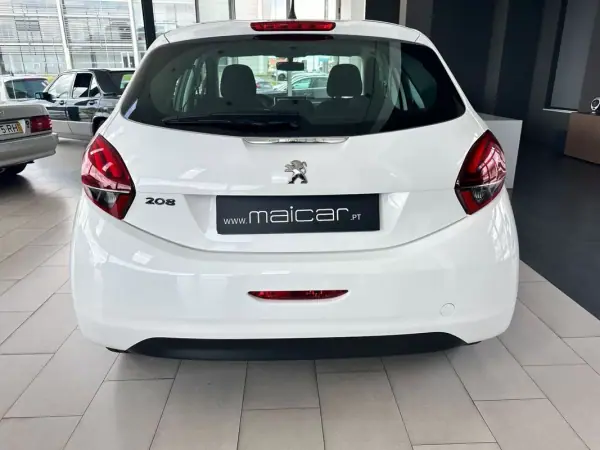 Peugeot 208 2018 - 11990 EUR, 141744 km - AUTO.MOTO.pt - 141744km - foto 17 de 21