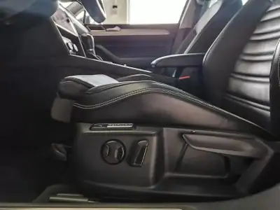 Volkswagen Passat Variant 2018 - 21990 EUR, 137500 km - AUTO.MOTO.pt - 137500km - foto 23 de 44
