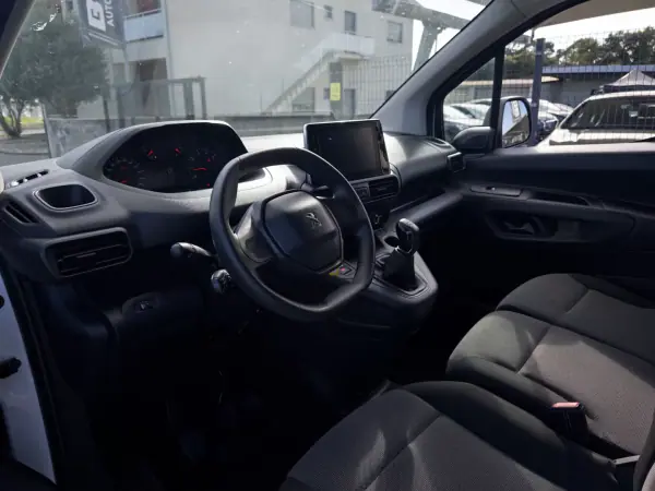 Peugeot Partner 2019 - 12990 EUR, 141000 km - AUTO.MOTO.pt - 141000km - foto 16 de 30