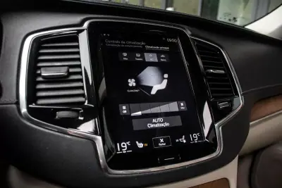 Volvo XC 90 2016 - 24990 EUR, 206775 km - AUTO.MOTO.pt - 206775km - foto 46 de 50