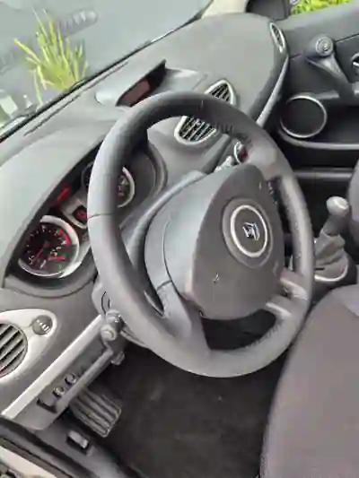 Renault Clio 2006 - 3900 EUR, 233869 km - 233869km - foto 9 de 15
