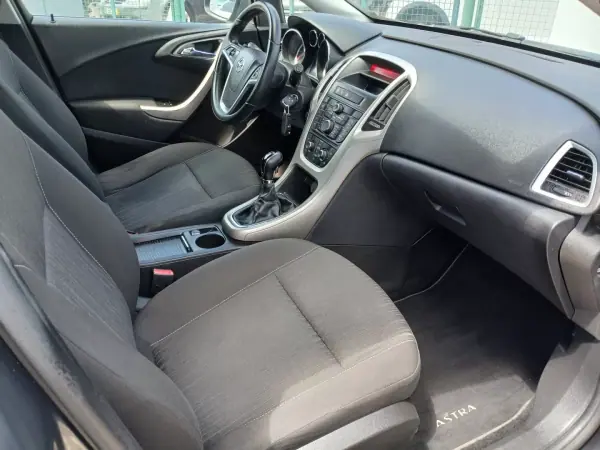 Opel Astra Sports Tourer 2011 - 6750 EUR, 153222 km - AUTO.MOTO.pt - 153222km - foto 21 de 25